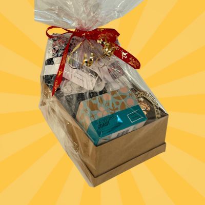 14th Prize - handmade quilt + wax candle