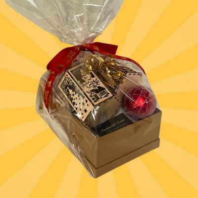 17th Prize - Timber lanterns + adult apron