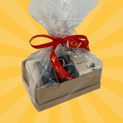 9th Prize - Warbotanicals + candles + pendant